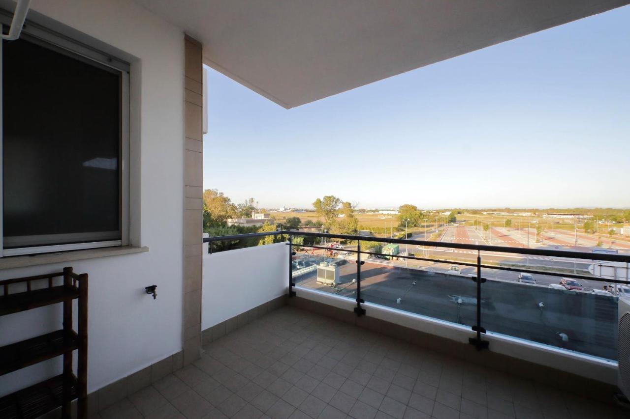 Bilocale Con Vista Sull'Aeroporto - Comodo Per Il Viaggio Fiumicino Luaran gambar