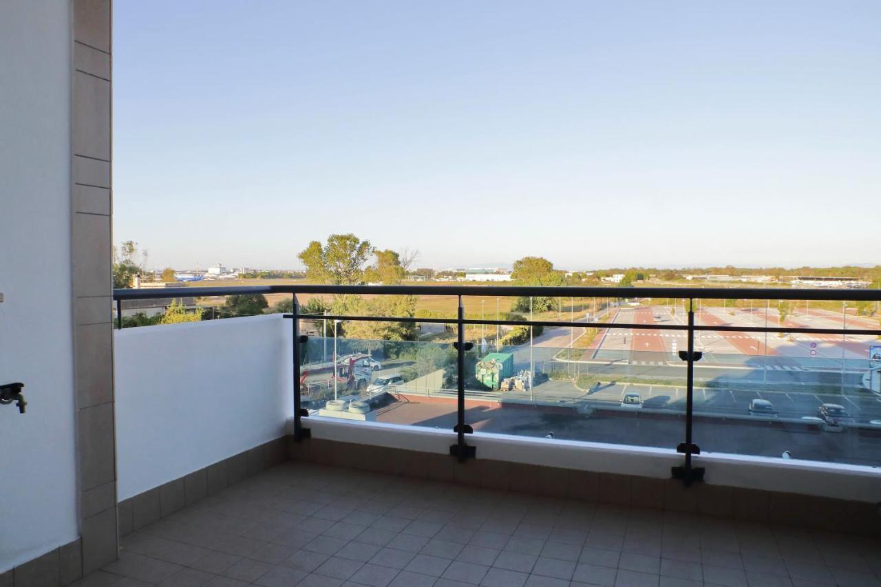 Bilocale Con Vista Sull'Aeroporto - Comodo Per Il Viaggio Fiumicino Luaran gambar